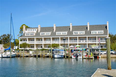 Inlet inn beaufort nc - Service 4.5. Value 4.2. Inlet Inn is a 36-room, family-owned and operated, waterfront hotel in Beaufort’s downtown historic district. The Inn offers Guests a chance to enjoy wild horses on the Rachel Carson Reserve from their own private balcony. Large waterfront rooms on the first and second floor come with a king-sized bed, sitting area ...
